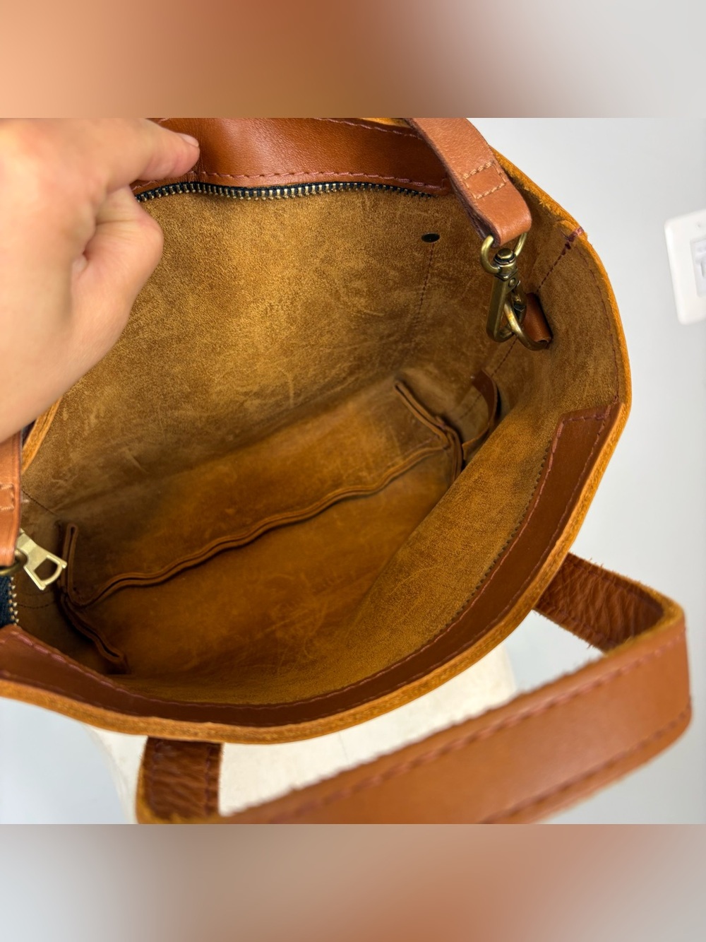 Portland Leather Medium Zip Crossbody Tote in Honey - Picture 9 of 11